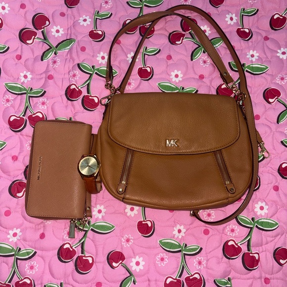 Michael Kors Evie pebble leather Bag Watch, and Wallet Set - Picture 1 of 9